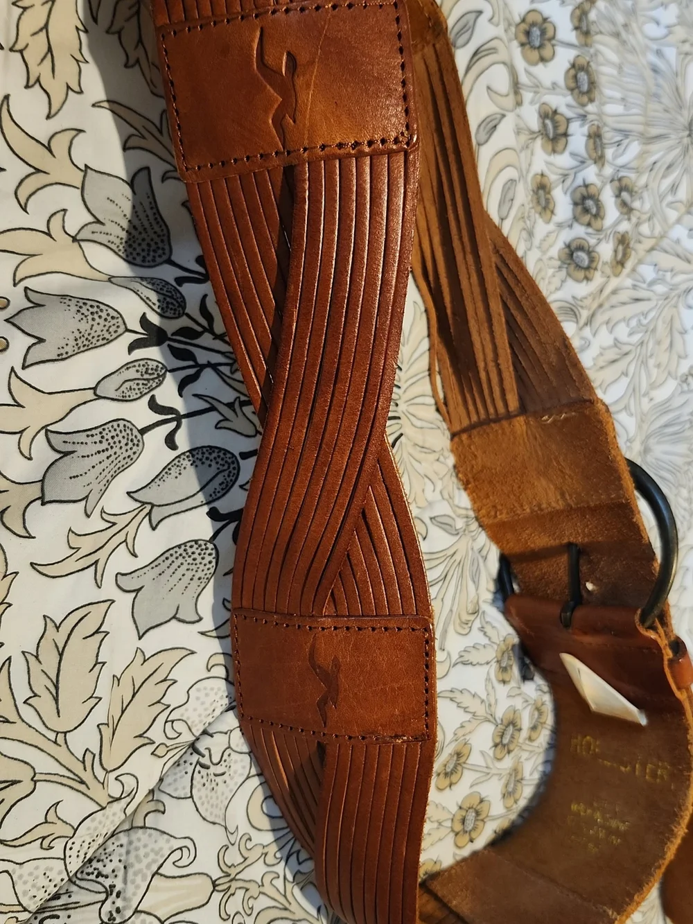 Vintage Women's Hollister Tan Leather Belt with Round Buckle - Picture 2 of 5